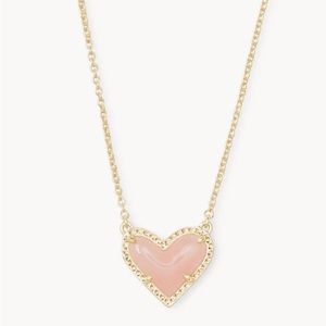 Kendra Scott Ari Heart Gold Pendant Necklace in Rose Quartz